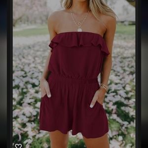 LEANI Womens off shoulder ruffle strapless elastic waist short romper, M